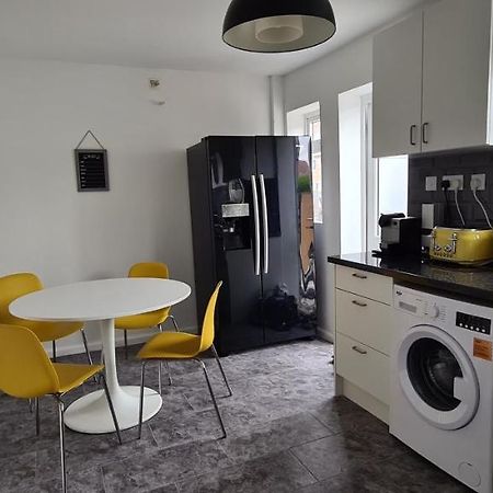 Cosy 3-Bedroom House In Aspley 노팅엄 외부 사진