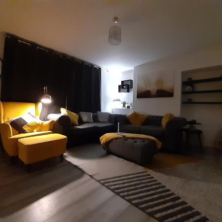 Cosy 3-Bedroom House In Aspley 노팅엄 외부 사진
