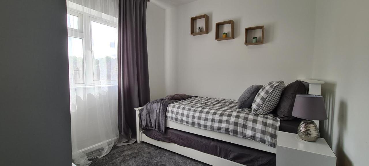 Cosy 3-Bedroom House In Aspley 노팅엄 외부 사진