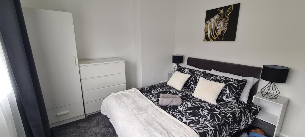 Cosy 3-Bedroom House In Aspley 노팅엄 외부 사진