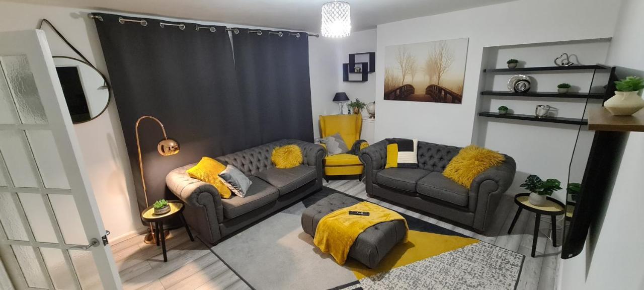Cosy 3-Bedroom House In Aspley 노팅엄 외부 사진
