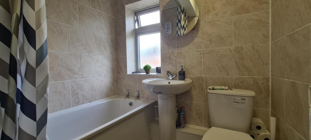 Cosy 3-Bedroom House In Aspley 노팅엄 외부 사진